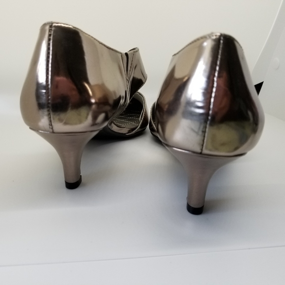 Me Too Strappy Mary Jane in Silver - Size 7 - Picture 3 of 4